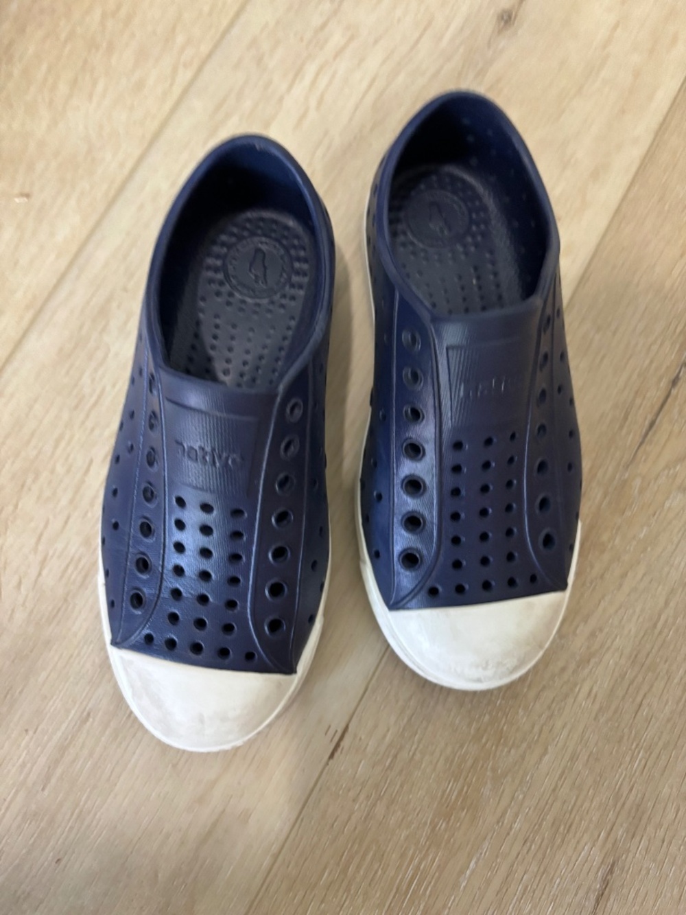 Native shoes c12 navy